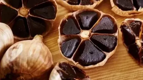 تصویر 1 از سیر سیاه گرگان فله‌ ای ستاره دخت + با قیمت مناسب